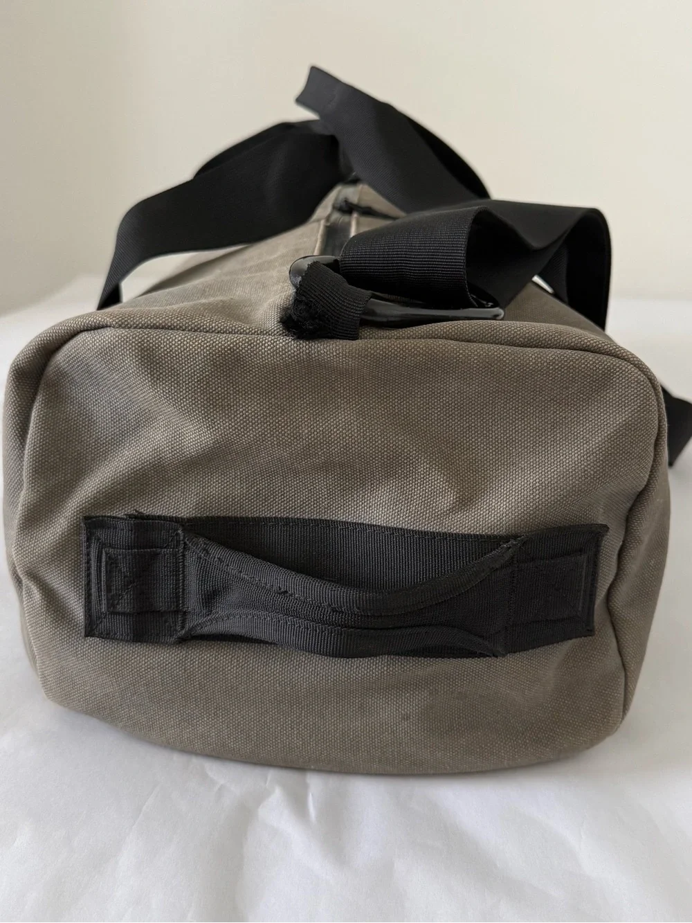 NoBull XL Waxed Gray Canvas Duffle Gym Travel Bag Tote Multiple Int/Ext Pockets